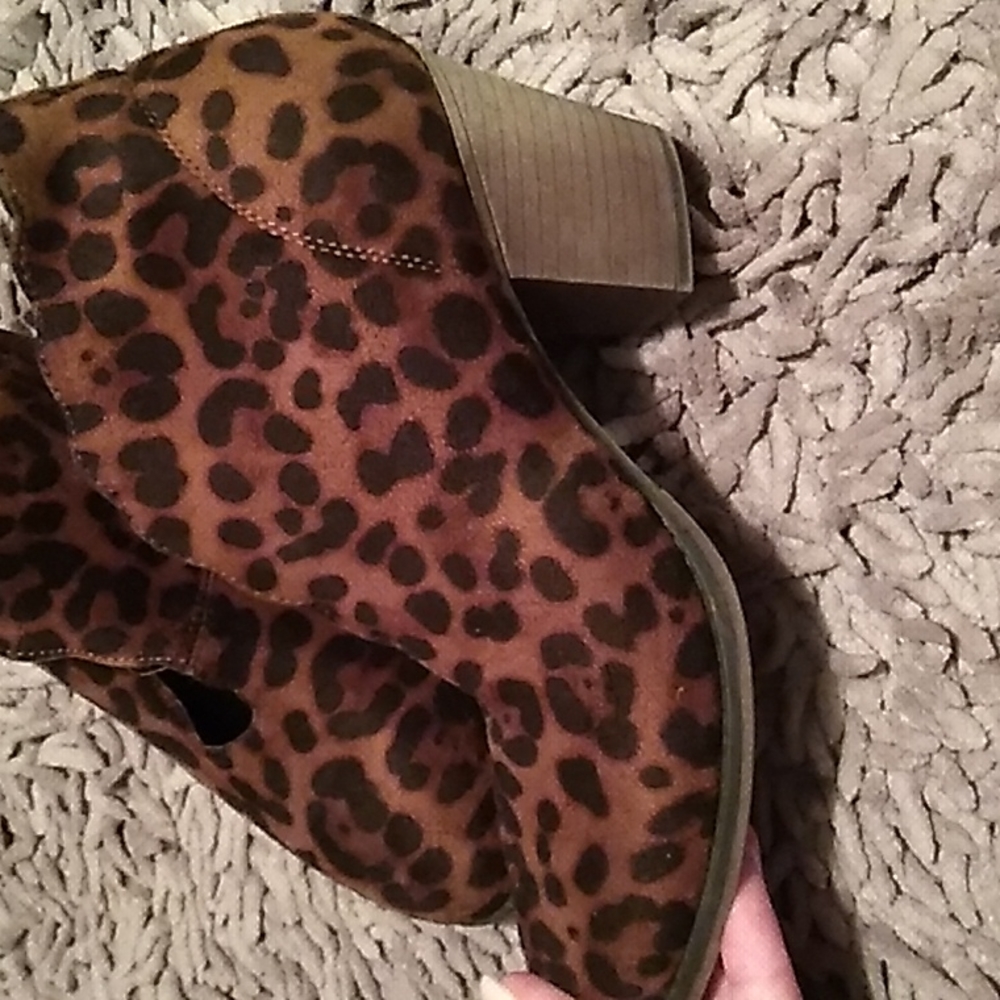 Leopard Slit Block Heel